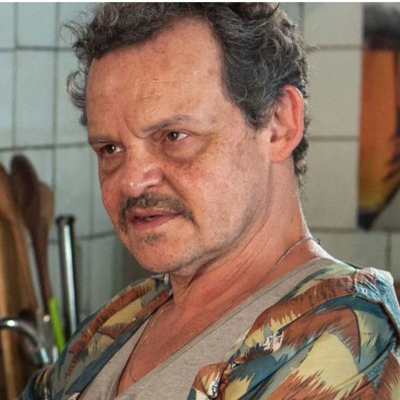 Matheus Nachtergaele confessou seu envolvimento com álcool: Eu até gostaria de ter tido outras drogas como principal fonte de inspiração ou de libertação, mas foi no álcool que eu encontrei o divertimento que depois de tornou horror"