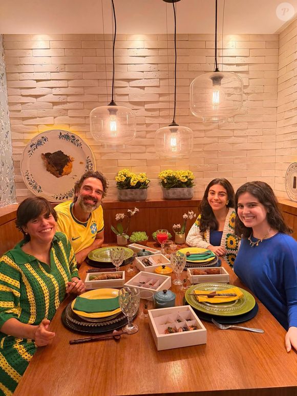 Pai de Valentina e Laura, já adultas, Tadeu Schmidt não dispensa momentos de qualidade em família com as herdeiras e a esposa, Ana Christina