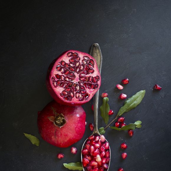 Pesquisas científicas mostram que o consumo regular da romã pode ajudar na limpeza do fígado e estimular processos de regeneração das células hepáticas