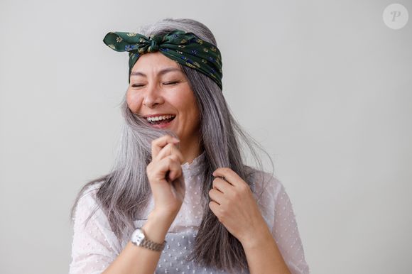 A pele madura pode, sim, receber pó facial na hora da maquiagem