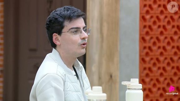 Em 'A Fazenda 17', Dudu Camargo é acusado de não tomar banho por 48 horas