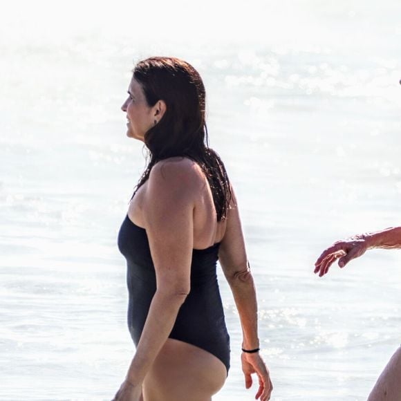 Malu Mader está com 58 anos de idade e Tony Bellotto com 64 anos