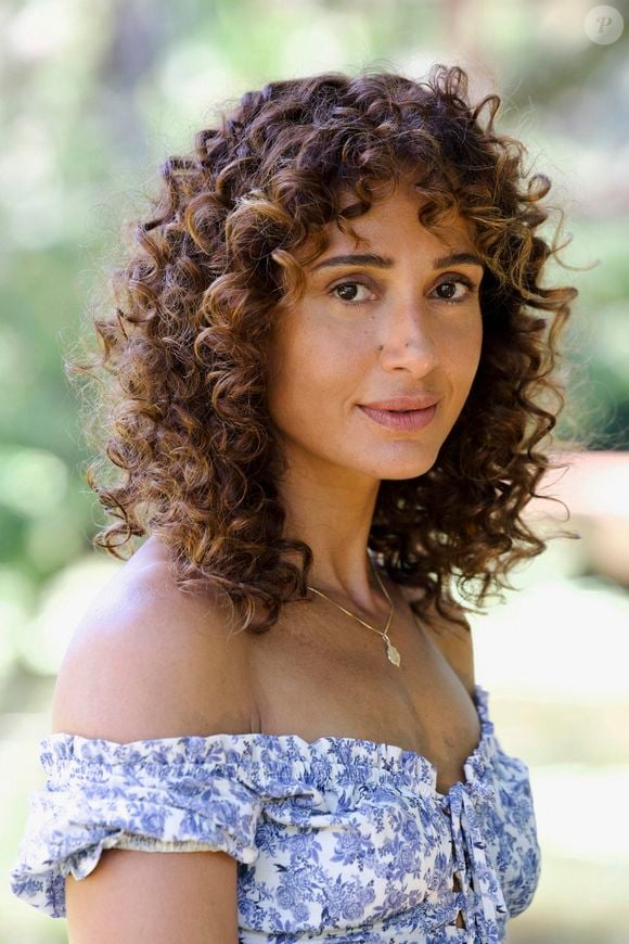 Ellen (Camila Pitanga) está viva e retorna para proteger Sofia no mês de dezembro da novela Dona de Mim, e Vanderson (Armando Babaioff) morre