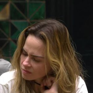 Após relatar dificuldades para se alimentar no Big Brother Brasil 26, Ana Paula Renault teve perda de peso visível; especialista alerta para riscos da falta de vitaminas e nutrientes no organismo