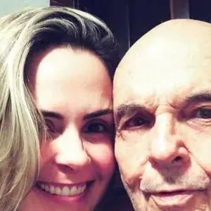 Pai de Ana Paula Renault tinha 96 anos e já enfrentava problemas de saúde quando ela entrou no confinamento