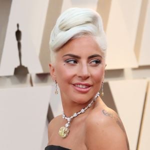 A joia exibida por Lady Gaga tem ligação histórica com o glamour clássico de Hollywood