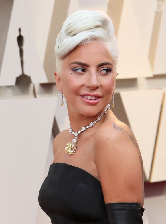 A joia exibida por Lady Gaga tem ligação histórica com o glamour clássico de Hollywood