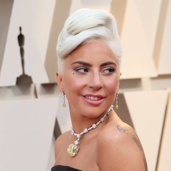 A joia exibida por Lady Gaga tem ligação histórica com o glamour clássico de Hollywood