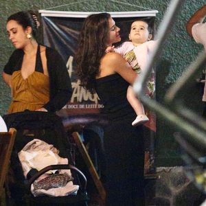 Bruna Marquezine paparicou a 'sobrinha'