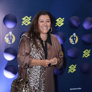 Regina Casé citou Luciano Huck como uma espécie de retrato do estilo de vida de São Paulo, mas o público e a imprensa não encararam bem a declaração