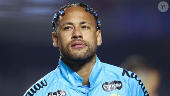 Neymar ficou cabisbaixo após não ter seu nome na lista de convocados para a Seleção