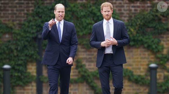 Poucos sabem, mas Príncipe William e Príncipe Harry estudaram no mesmo colégio durante sua adolescência