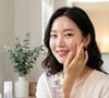 Entre os principais benefícios estudados do PDRN estão a regeneração celular, a modulação da inflamação, a formação de novos vasos sanguíneos e processos relacionados à produção de colágeno e elastina. Na dermatologia estética, o ingrediente também despertou interesse por seu possível papel na melhora da textura da pele e de determinadas marcas, incluindo cicatrizes de acne