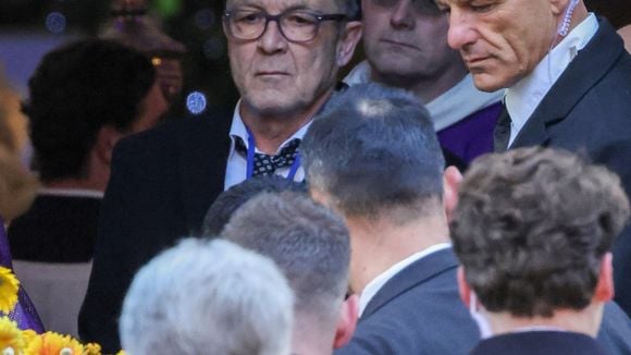 Nicolas Charrier, filho de Brigitte Bardot, é obrigado a se apresentar ao chegar à igreja para funeral: 'Bom dia, família Charrier'