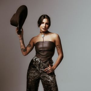 A apresentação contará também com Ana Castela, escolhida para interpretar o Hino Nacional brasileiro. No ano passado, a responsabilidade foi de Luísa Sonza.