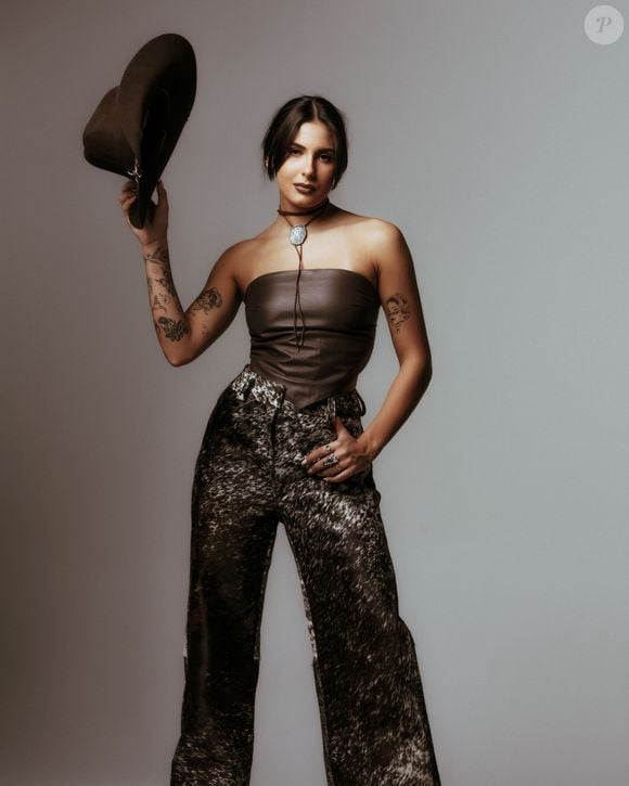 A apresentação contará também com Ana Castela, escolhida para interpretar o Hino Nacional brasileiro. No ano passado, a responsabilidade foi de Luísa Sonza.