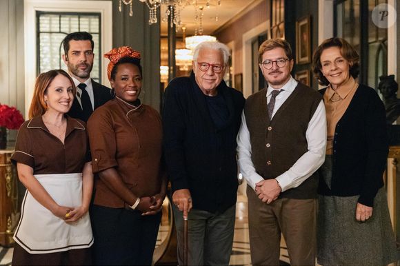 Tilde (Luana Martau), Rosa (Tatiana Tiburcio), Arthur (Antonio Fagundes),Edvaldo (Guilherme Piva) e Diná (Rosi Campos) e o chefe da segurança de Brandão, o Marcão (Claudio Andrade).