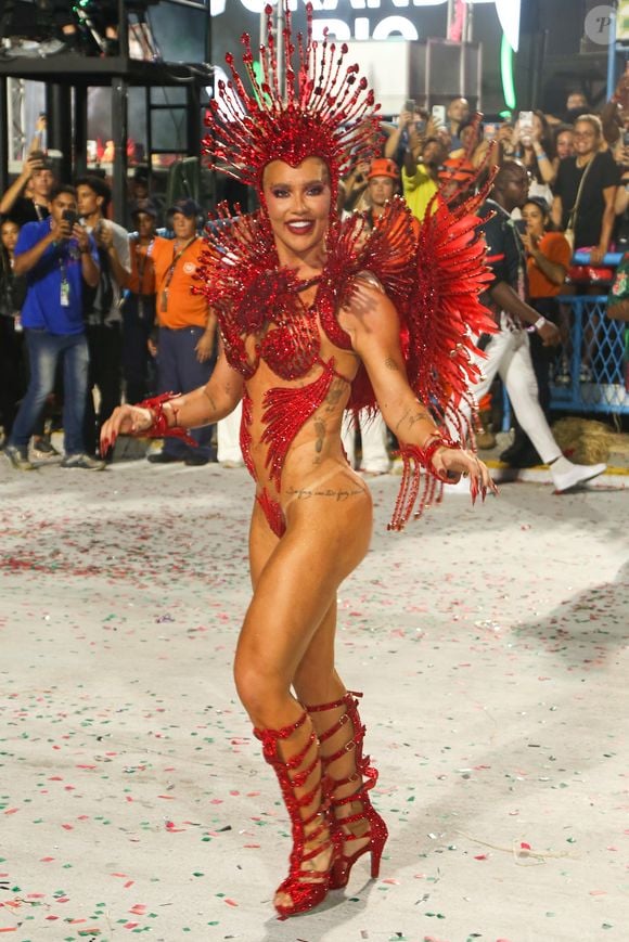 Durante seu primeiro e único Carnaval como rainha da Grande Rio, Virginia Fonseca enfrentou críticas, mas também recebeu apoio de integrantes da escola