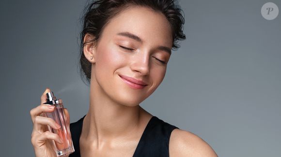 Descubra agora os 5 perfumes femininos mais vendidos de 2024: ainda dá tempo de passar o Dia do Perfume cheirosa