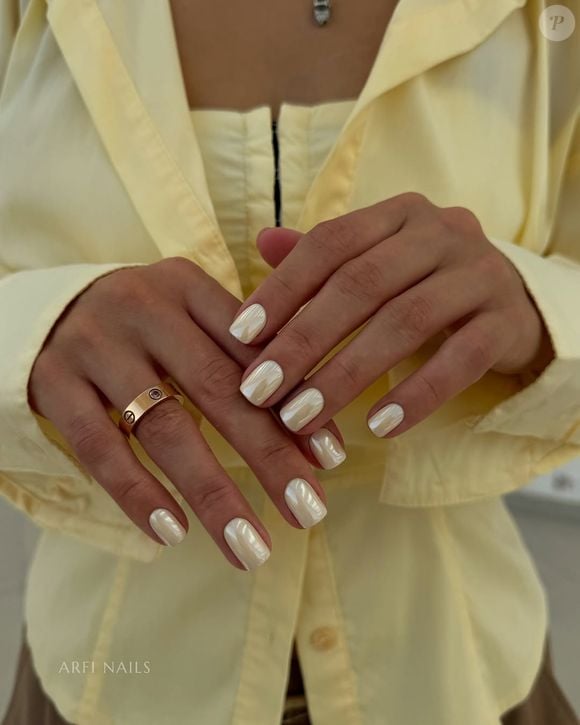 Suave e delicado, o amarelo-manteiga é uma das grandes tendências do verão justamente por seu efeito iluminador