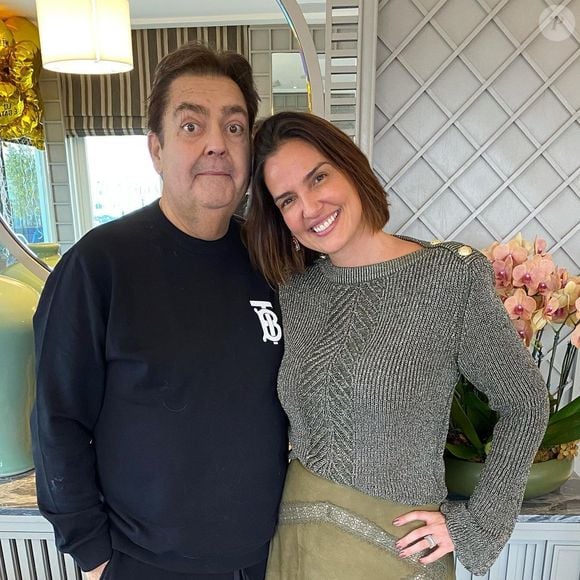 Faustão emocionou a mulher, Luciana Cardoso, com homenagem surpresa no SBT: 'A cada minuto, agradeço a Deus por ter encontrado a Luciana'
