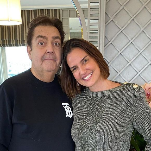 Faustão emocionou a mulher, Luciana Cardoso, com homenagem surpresa no SBT: 'A cada minuto, agradeço a Deus por ter encontrado a Luciana'