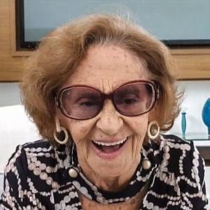 Em uma entrevista remota ao 'Conversa com Bial', Laura Cardoso comentou sobre o assunto e disse que a pessoa 'morre' depois da aposentadoria