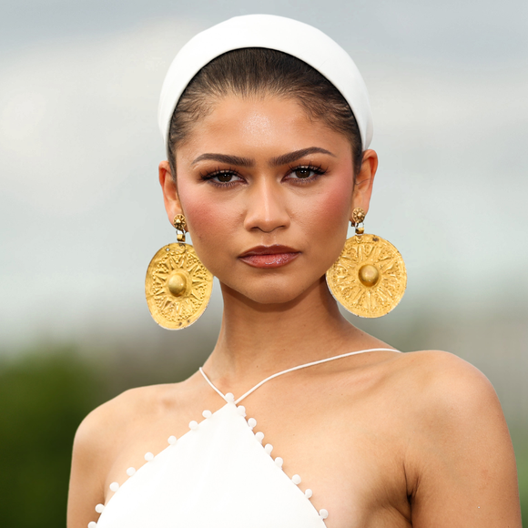 Joia milenar iraniana de 3.000 anos instaura polêmica em Hollywood: por que o detalhe no look de Zendaya para o filme 'A Odisseia' indignou arqueólogos