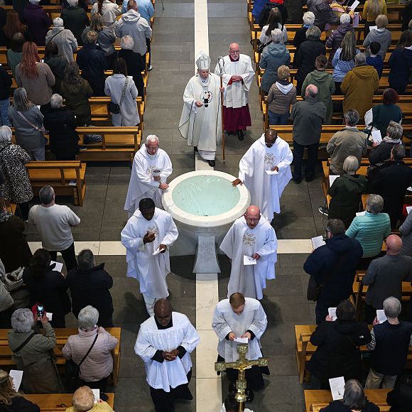 Glasgow, Escócia: o bispo William Nolan, arcebispo de Glasgow, celebra a missa na Catedral Metropolitana de Santo André