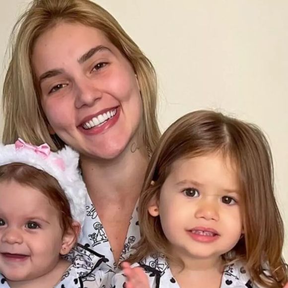 Virginia Fonseca em foto com as filhas, Maria Alice e Maria Flor