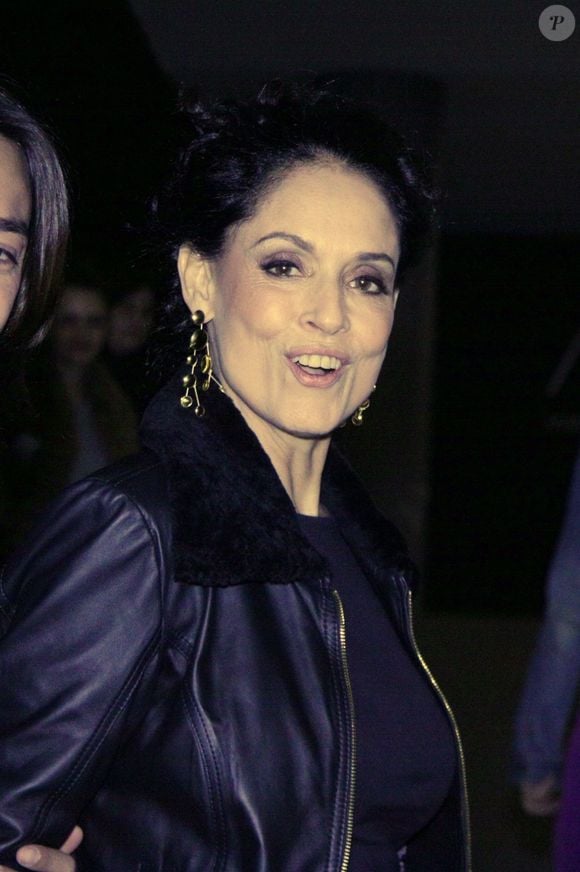 Sônia Braga faz duras críticas ao roteiro da novela 'Antonio Alves, Taxista': 'Como podem demitir quem está tentando sugerir adendos a um texto piegas, com ideia de transformá-lo em alguma coisa de qualidade'