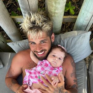 Zé Felipe estava platinado quando Maria Flor nasceu, em 2022