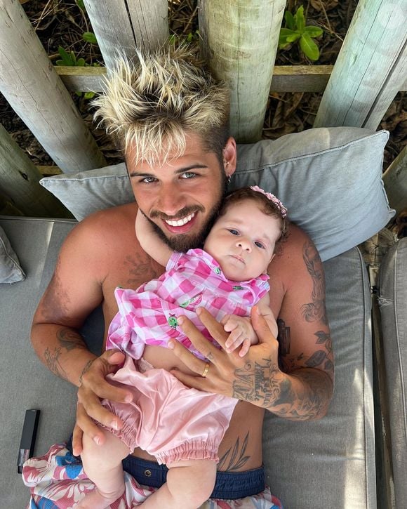 Zé Felipe estava platinado quando Maria Flor nasceu, em 2022