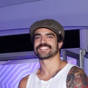 Simaria, que está solteira desde 2021, e Caio Castro, sem relacionamento sério desde 2024, foram flagrados em momentos de proximidade durante o evento.