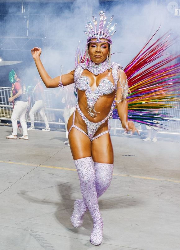 Campeã do 'BBB 20' e musa da Mocidade Alegre, Thelma Assis escolheu um look inspirado em 'A Filha de Oxumaré'