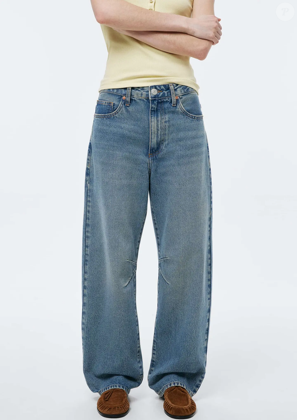 Nem mostarda, nem caramelo: os novos New Balance na cor 'curau de milho' são os tênis elegantes e confortáveis perfeitos para usar com calça jeans larga