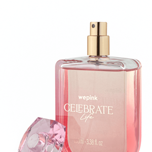 O perfume da We Pink Celebrite Life, de 100mL.