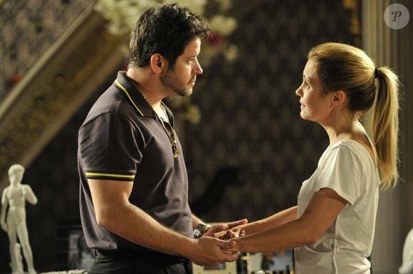 'Avenida Brasil' assume as tardes da Globo no lugar de'Rainha da Sucata'