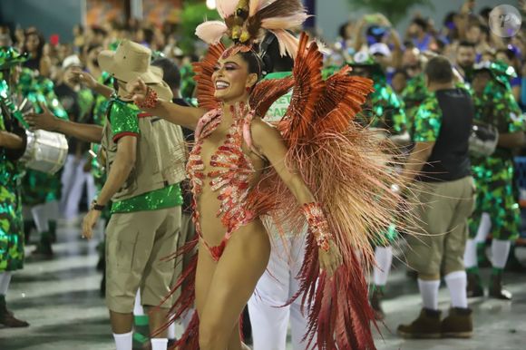 Juliana Paes ficou sete anos longe da Sapucaí; ela foi rainha de bateria da Grande Rio em 2018 e 2019