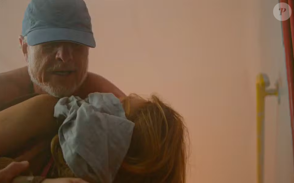 Jaques salva Filipa do incêndio e a leva para casebre onde mora com Tânia às escondidas