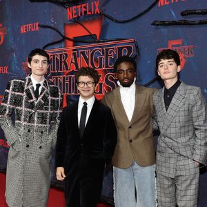 Finn Wolfhard, Gaten Matarazzo, Noah Schnapp e Caleb McLaughlin receberam o montante fixo de US$ 875 mil (cerca de R$ 4,7 milhões)