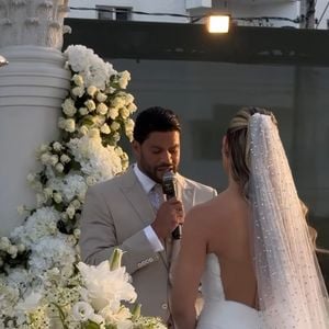 Hulk e Camila Ângelo reuniram amigos e familiares em uma festa milionária em João Pessoa nesta terça-feira (07), sete dias depois do casamento religioso