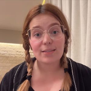 Viih Tube usou as redes sociais nesta sexta-feira (27) para rebater comentários que questionavam a origem de sua fortuna e sugeriam que sua vida seria marcada por dinheiro “fácil”.