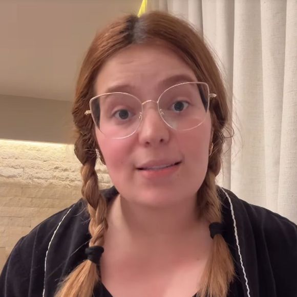 Viih Tube usou as redes sociais nesta sexta-feira (27) para rebater comentários que questionavam a origem de sua fortuna e sugeriam que sua vida seria marcada por dinheiro “fácil”.