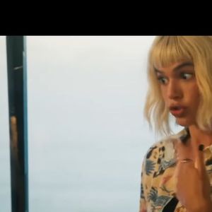Bruna Marquezine surge de peruca loira em 'Velhos Bandidos' ao interpretar personagem disfarçada de estrangeira em plano de assalto