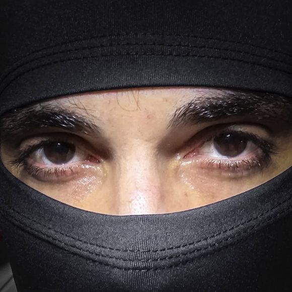 Fiuk transforma dor em música e causa impacto ao lançar o rap 'CELEBRIDADE', no qual faz um desabafo cru sobre a infância sob os holofotes e acusa o pai, Fábio Jr., de ser 'narcisista'