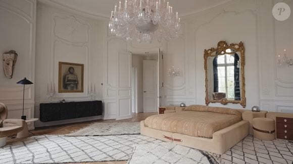 Radicalmente eclético, Lenny Kravitz espalhou pelos cômodos obras de arte, peças de roupa de colecionador, seus prêmios musicais, lembranças de infância e uma luxuosa miscelânea de objetos garimpados em diferentes lugares