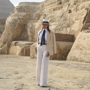 Além do polêmico capacete colonial em viagem à África, a jaqueta usada por Melania também foi criticada.