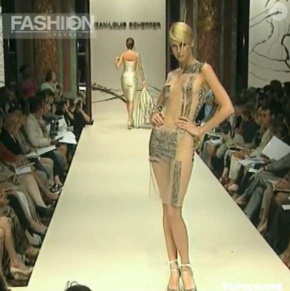 1998 - Ana Hickmann no desfile de  Jean Louis Scherrer - Outono/Inverno em Paris