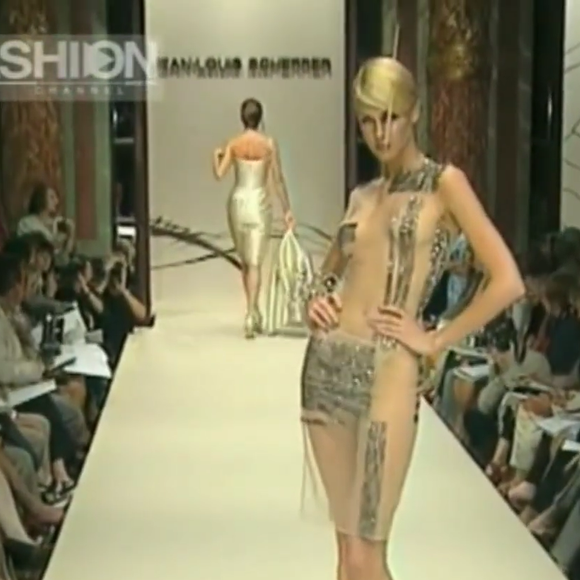 1998 - Ana Hickmann no desfile de  Jean Louis Scherrer - Outono/Inverno em Paris